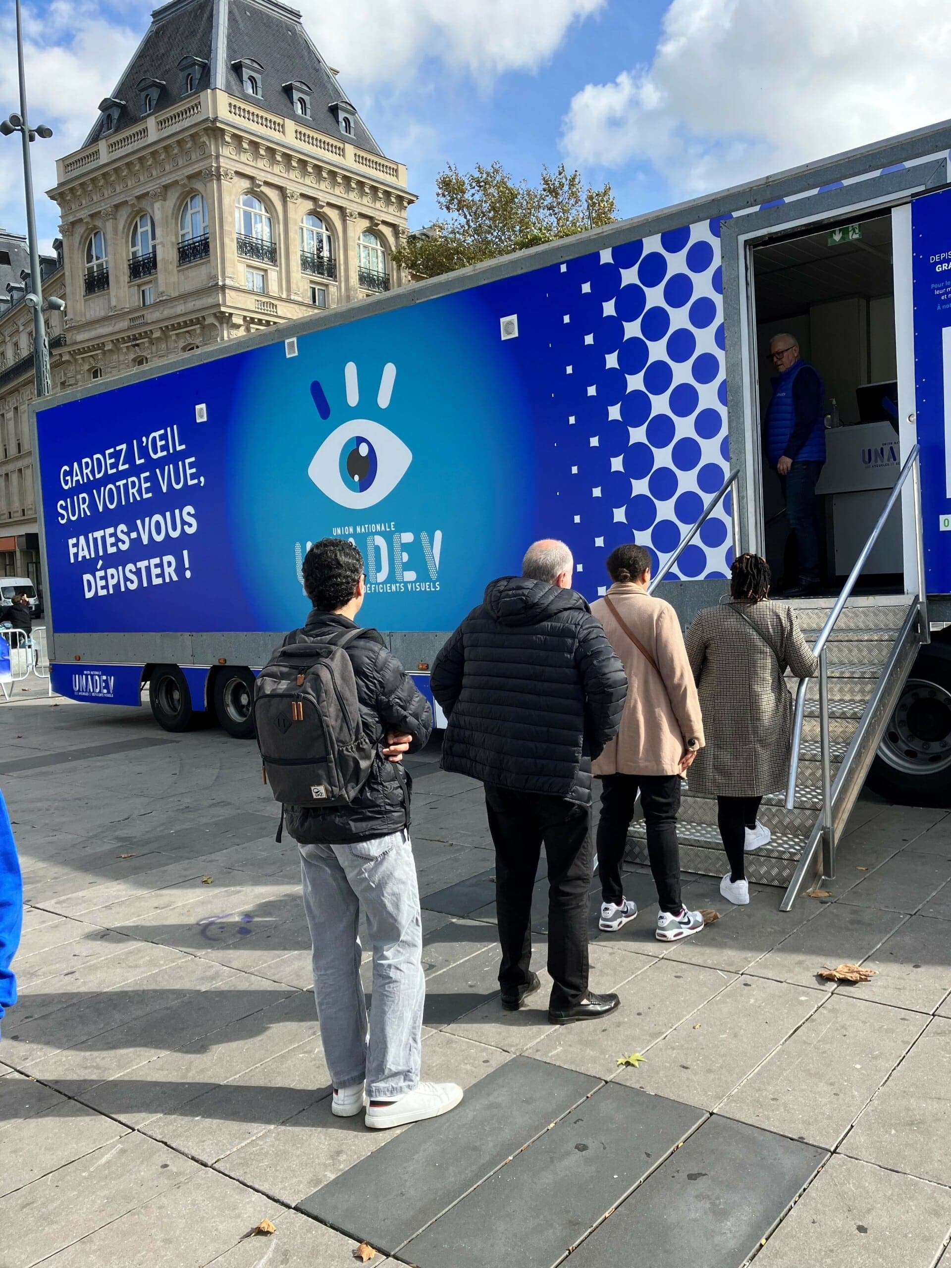 Bus de dépistage UNADEV accueilli en centre-ville